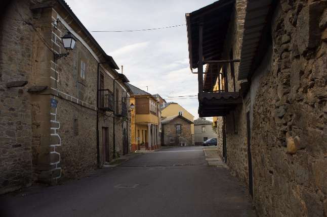 albares-de-la-ribera-calle-mayor